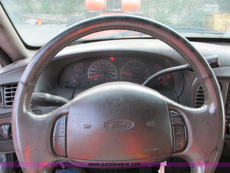 image for item G9229 2002 Ford F150 XLT SuperCab pickup truck