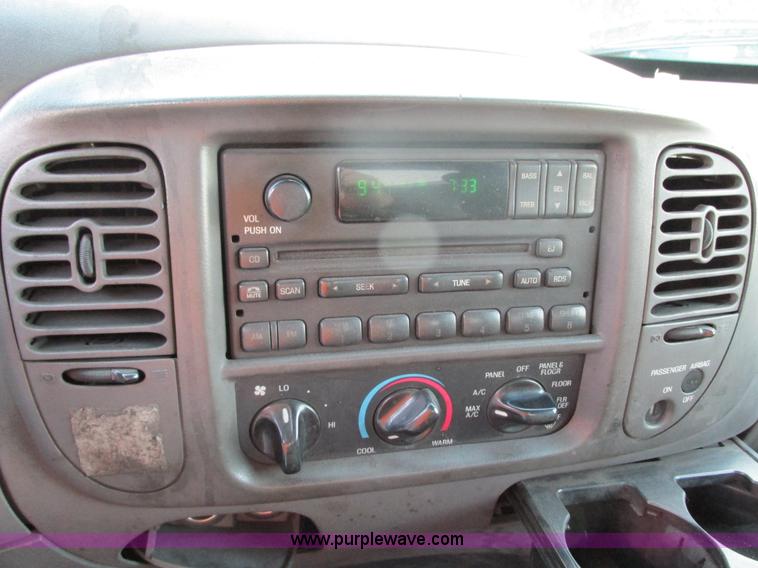 image for item G9229 2002 Ford F150 XLT SuperCab pickup truck