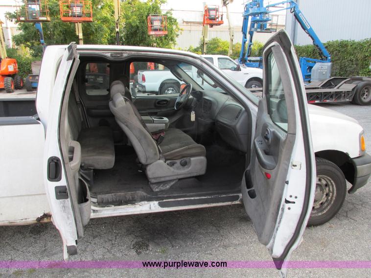 image for item G9229 2002 Ford F150 XLT SuperCab pickup truck