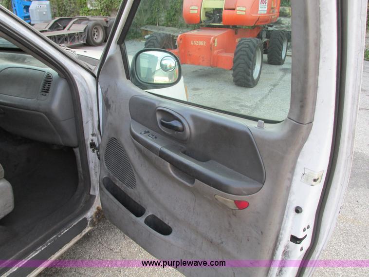 image for item G9229 2002 Ford F150 XLT SuperCab pickup truck