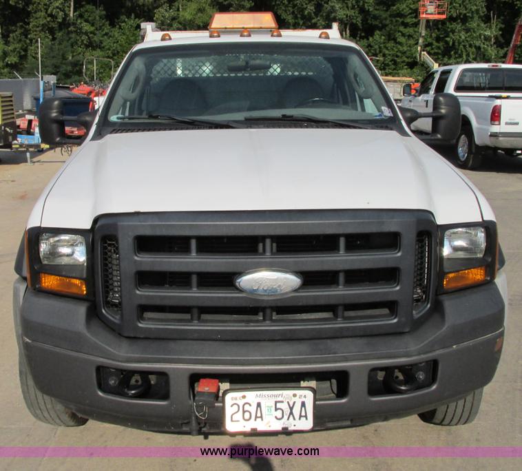 image for item G9245 2006 Ford F550 XL Super Duty service truck