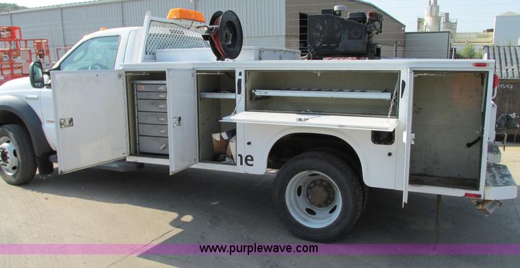image for item G9245 2006 Ford F550 XL Super Duty service truck