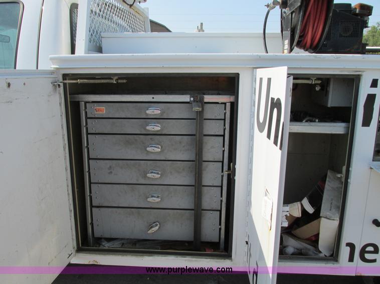 image for item G9245 2006 Ford F550 XL Super Duty service truck