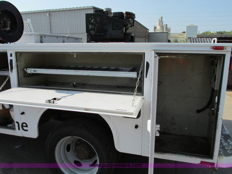 image for item G9245 2006 Ford F550 XL Super Duty service truck