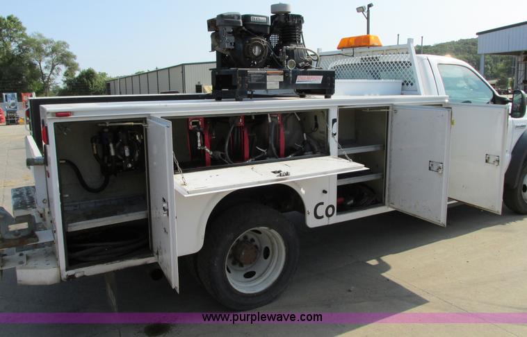 image for item G9245 2006 Ford F550 XL Super Duty service truck