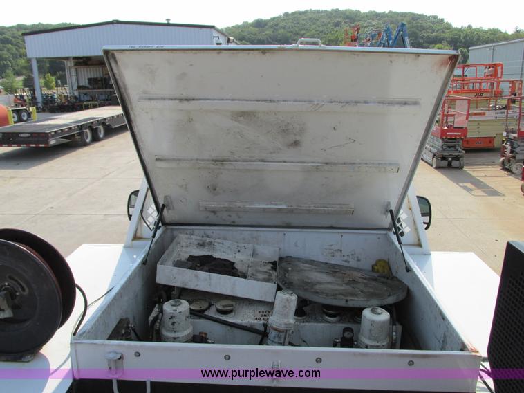 image for item G9245 2006 Ford F550 XL Super Duty service truck