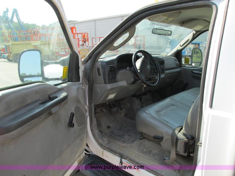 image for item G9245 2006 Ford F550 XL Super Duty service truck