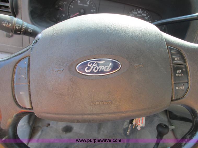 image for item G9245 2006 Ford F550 XL Super Duty service truck