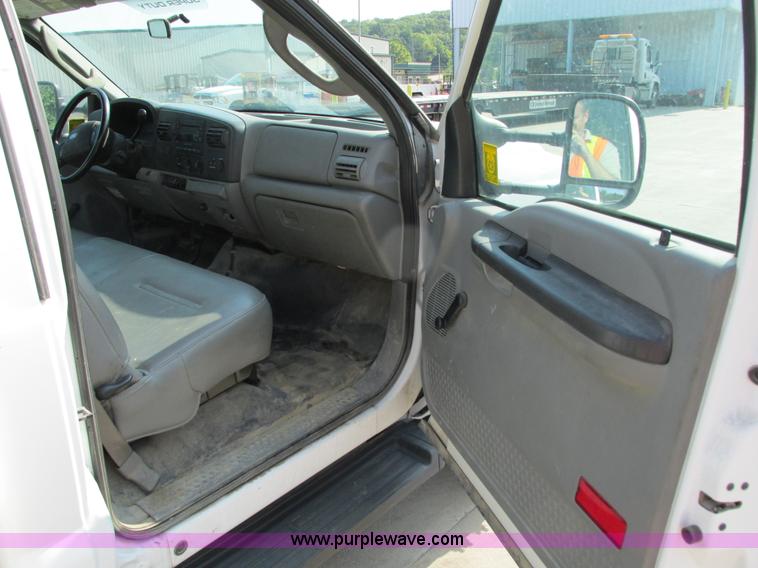 image for item G9245 2006 Ford F550 XL Super Duty service truck