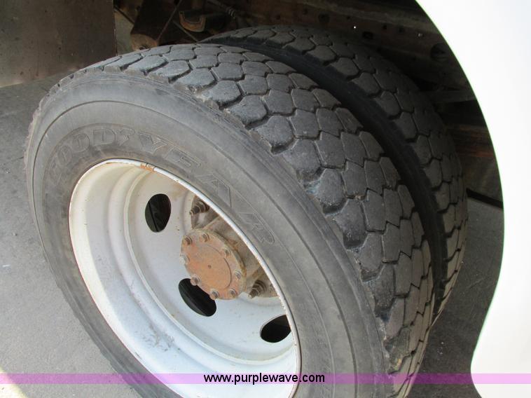 image for item G9245 2006 Ford F550 XL Super Duty service truck