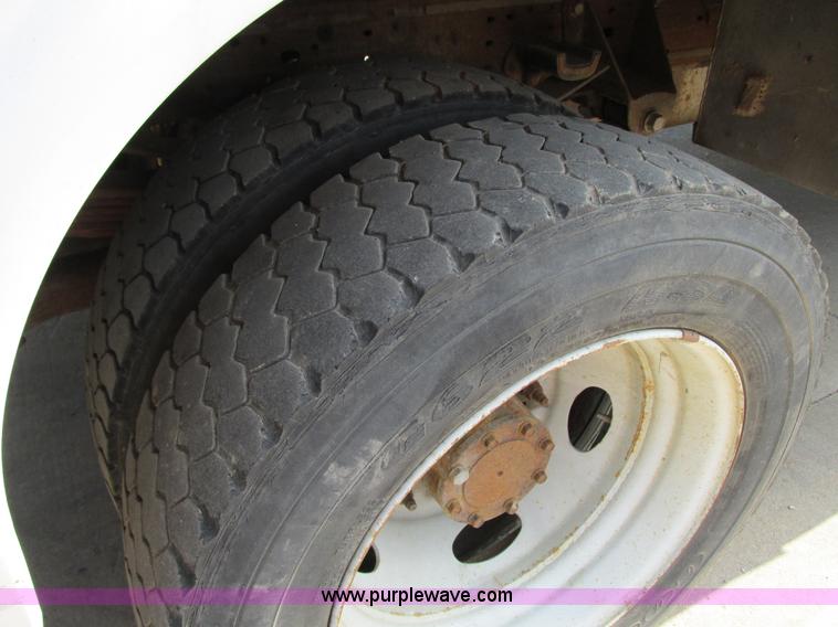 image for item G9245 2006 Ford F550 XL Super Duty service truck