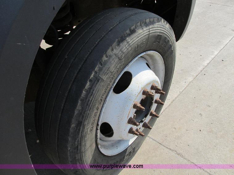 image for item G9245 2006 Ford F550 XL Super Duty service truck