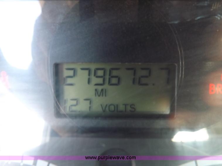 image for item I7589 2007 Freightliner Columbia semi truck