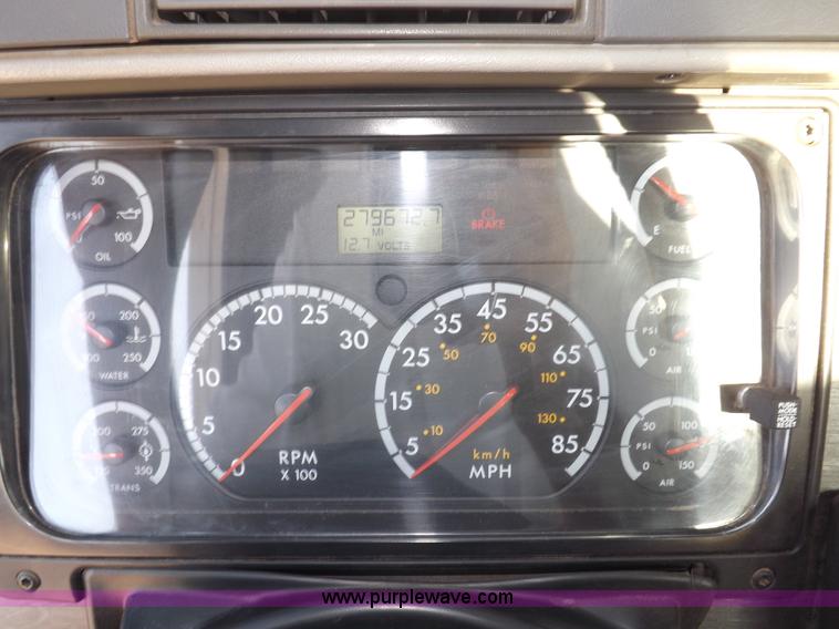 image for item I7589 2007 Freightliner Columbia semi truck