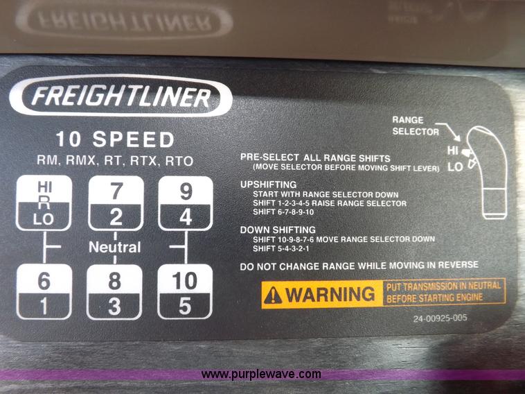 image for item I7589 2007 Freightliner Columbia semi truck