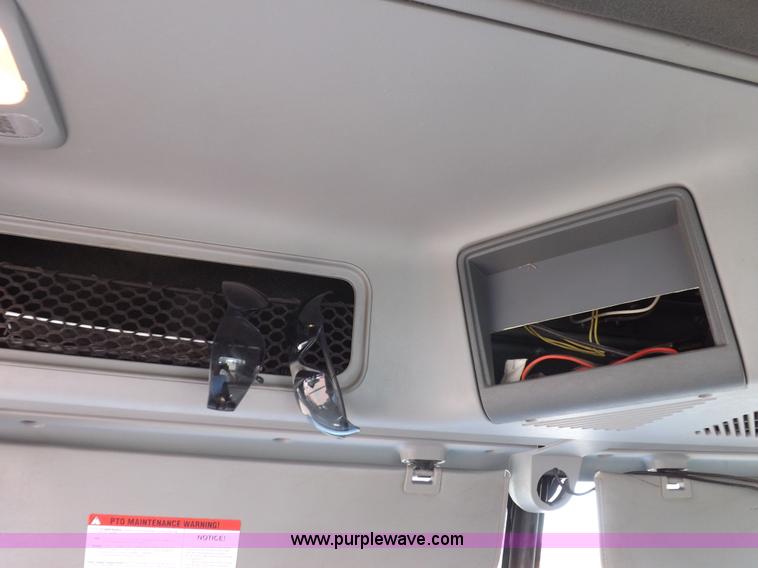 image for item I7589 2007 Freightliner Columbia semi truck