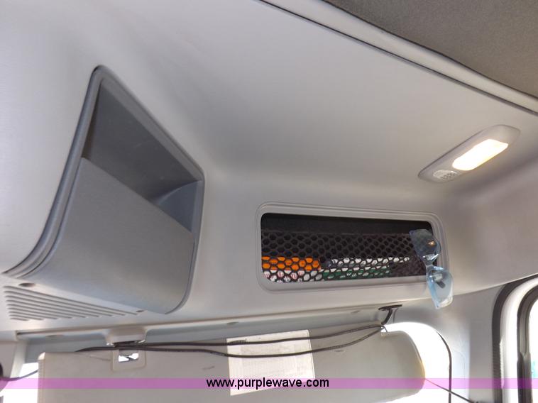 image for item I7589 2007 Freightliner Columbia semi truck