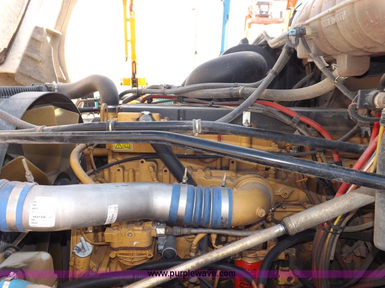 image for item I7589 2007 Freightliner Columbia semi truck