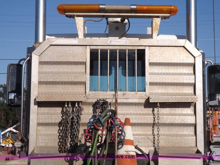 image for item I7589 2007 Freightliner Columbia semi truck