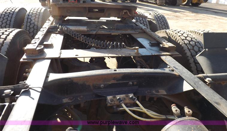 image for item I7589 2007 Freightliner Columbia semi truck