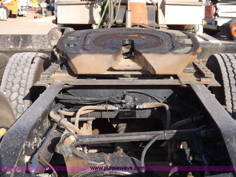 image for item I7589 2007 Freightliner Columbia semi truck