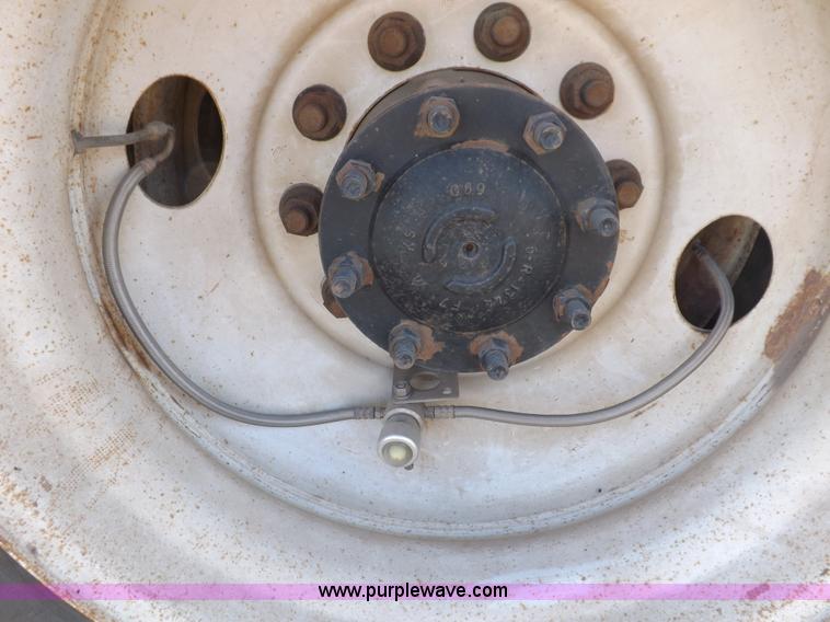 image for item I7589 2007 Freightliner Columbia semi truck