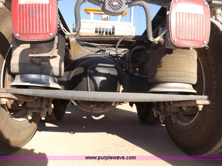 image for item I7589 2007 Freightliner Columbia semi truck