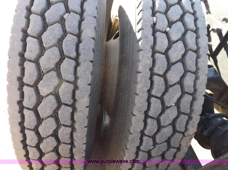 image for item I7589 2007 Freightliner Columbia semi truck