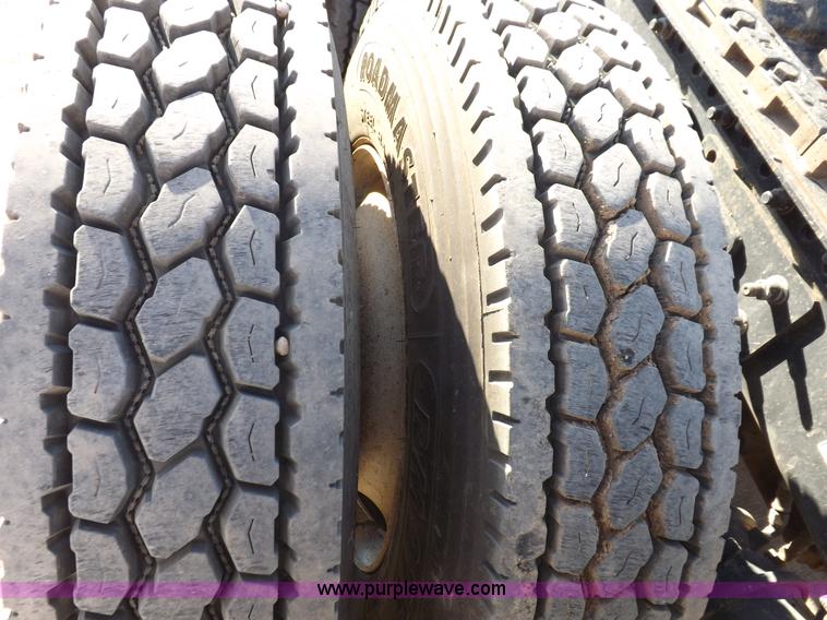 image for item I7589 2007 Freightliner Columbia semi truck