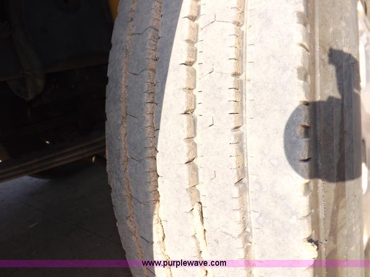 image for item I7589 2007 Freightliner Columbia semi truck