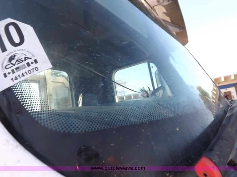 image for item I7589 2007 Freightliner Columbia semi truck