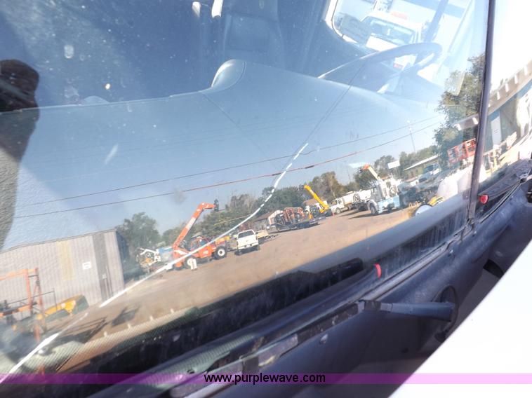 image for item I7589 2007 Freightliner Columbia semi truck