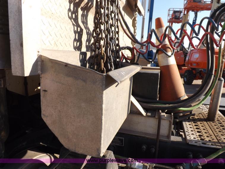 image for item I7589 2007 Freightliner Columbia semi truck