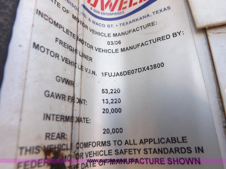 image for item I7589 2007 Freightliner Columbia semi truck