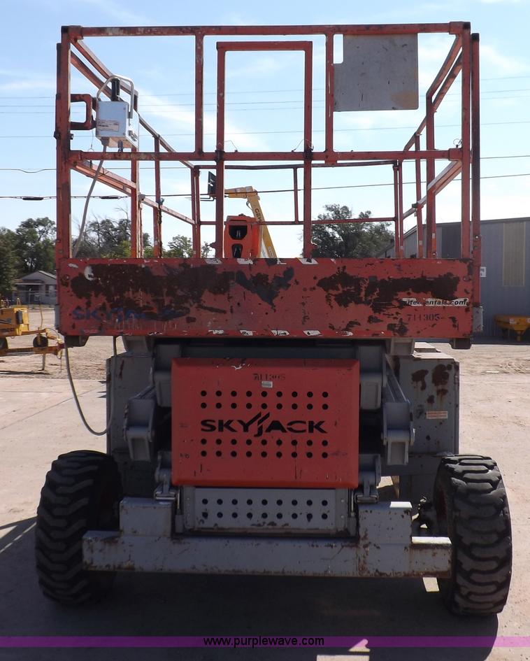 image for item I7590 2005 Skyjack SJ8831RT scissor lift