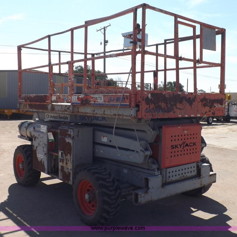 image for item I7590 2005 Skyjack SJ8831RT scissor lift