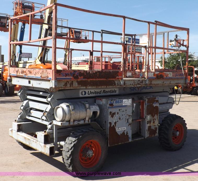 image for item I7590 2005 Skyjack SJ8831RT scissor lift