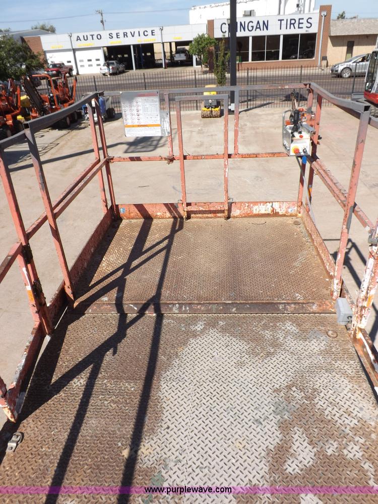 image for item I7590 2005 Skyjack SJ8831RT scissor lift