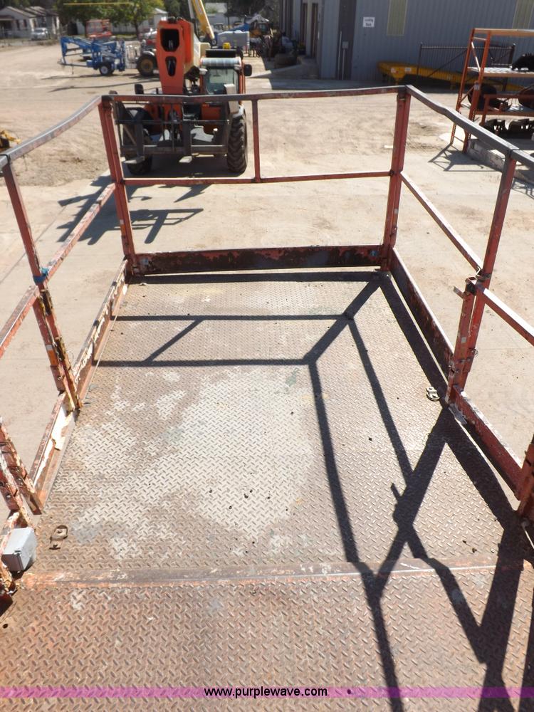 image for item I7590 2005 Skyjack SJ8831RT scissor lift