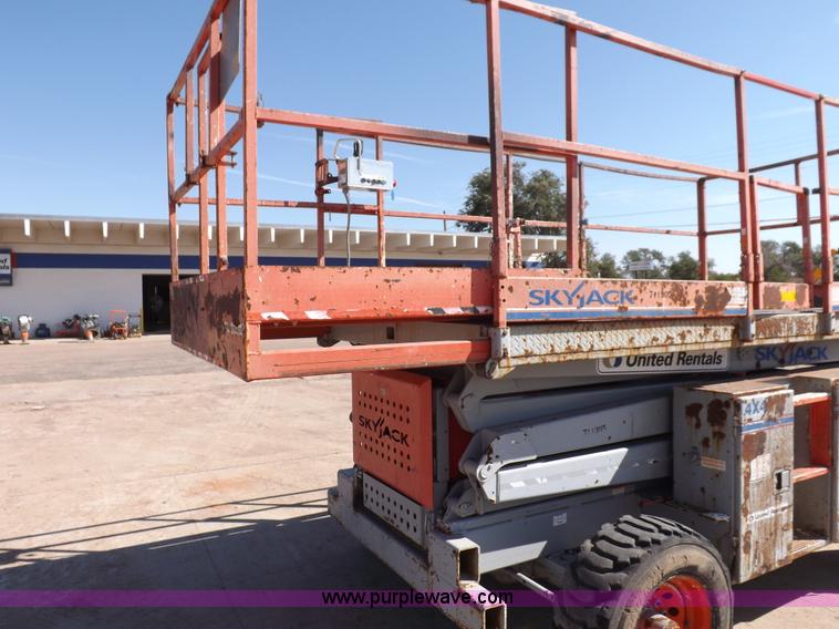 image for item I7590 2005 Skyjack SJ8831RT scissor lift