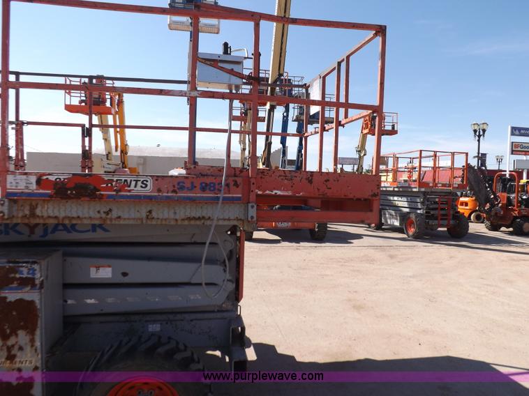 image for item I7590 2005 Skyjack SJ8831RT scissor lift