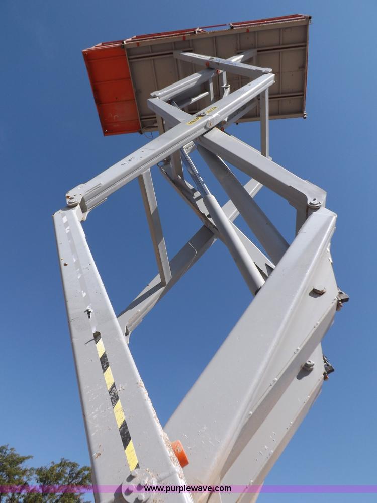 image for item I7590 2005 Skyjack SJ8831RT scissor lift