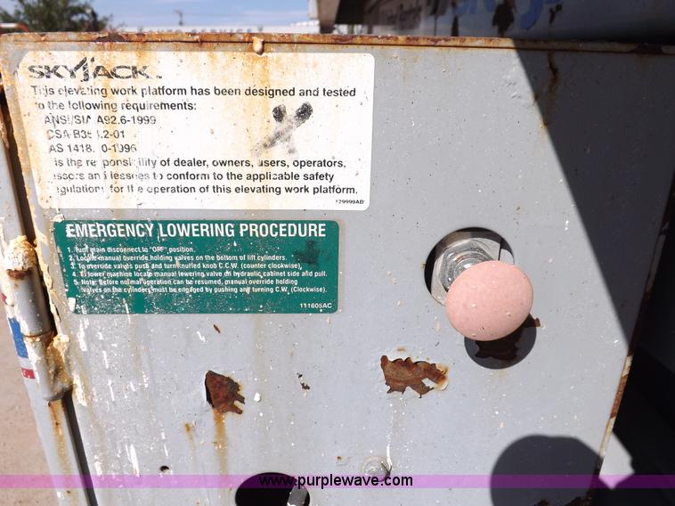 image for item I7590 2005 Skyjack SJ8831RT scissor lift