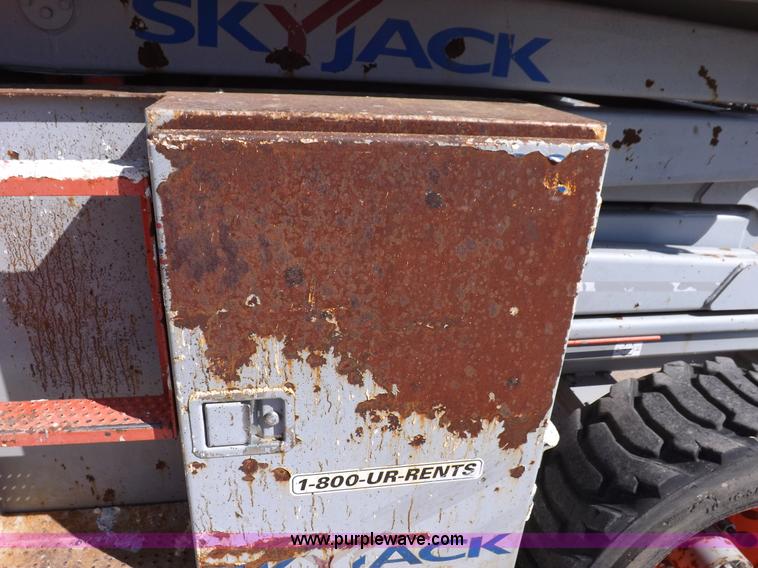image for item I7590 2005 Skyjack SJ8831RT scissor lift