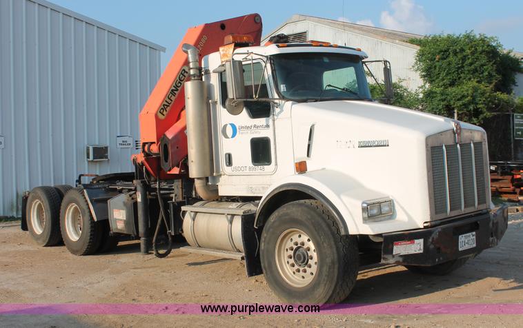 image for item I7751 2005 Kenworth T800 semi truck with Palfinger PK32080 knuckle boom crane