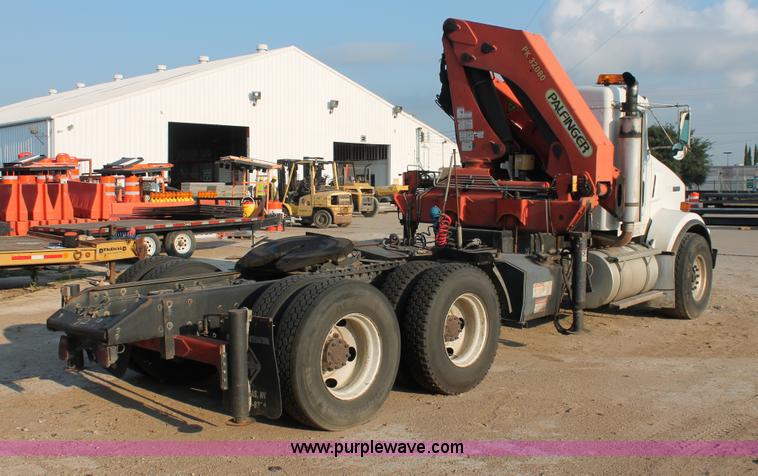image for item I7751 2005 Kenworth T800 semi truck with Palfinger PK32080 knuckle boom crane