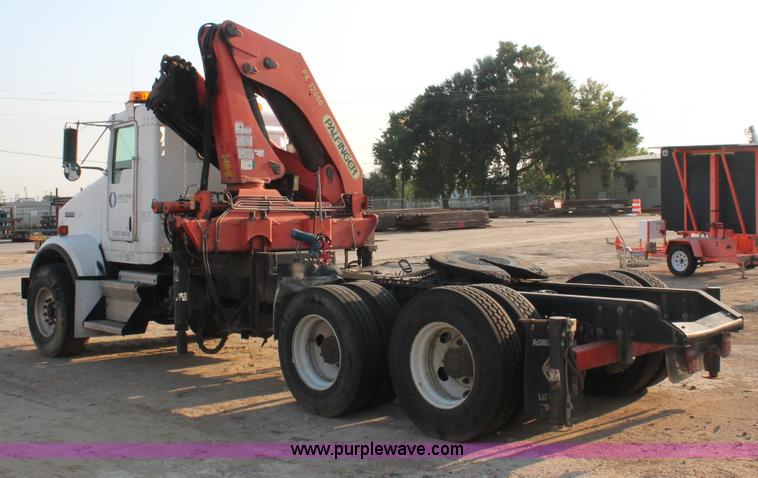 image for item I7751 2005 Kenworth T800 semi truck with Palfinger PK32080 knuckle boom crane