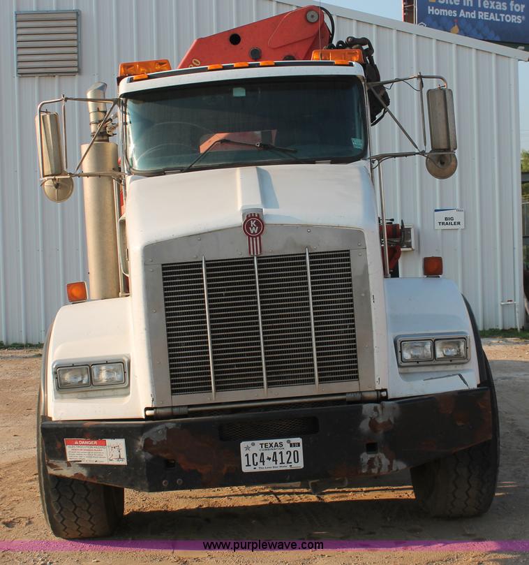 image for item I7751 2005 Kenworth T800 semi truck with Palfinger PK32080 knuckle boom crane