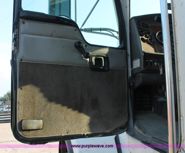 image for item I7751 2005 Kenworth T800 semi truck with Palfinger PK32080 knuckle boom crane