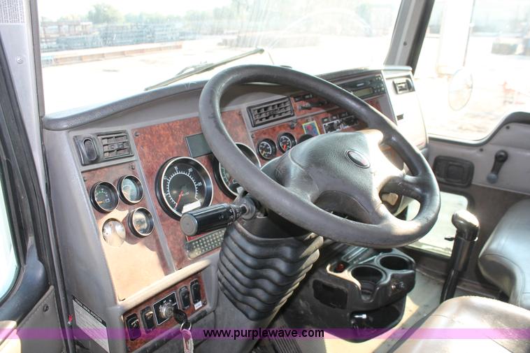 image for item I7751 2005 Kenworth T800 semi truck with Palfinger PK32080 knuckle boom crane